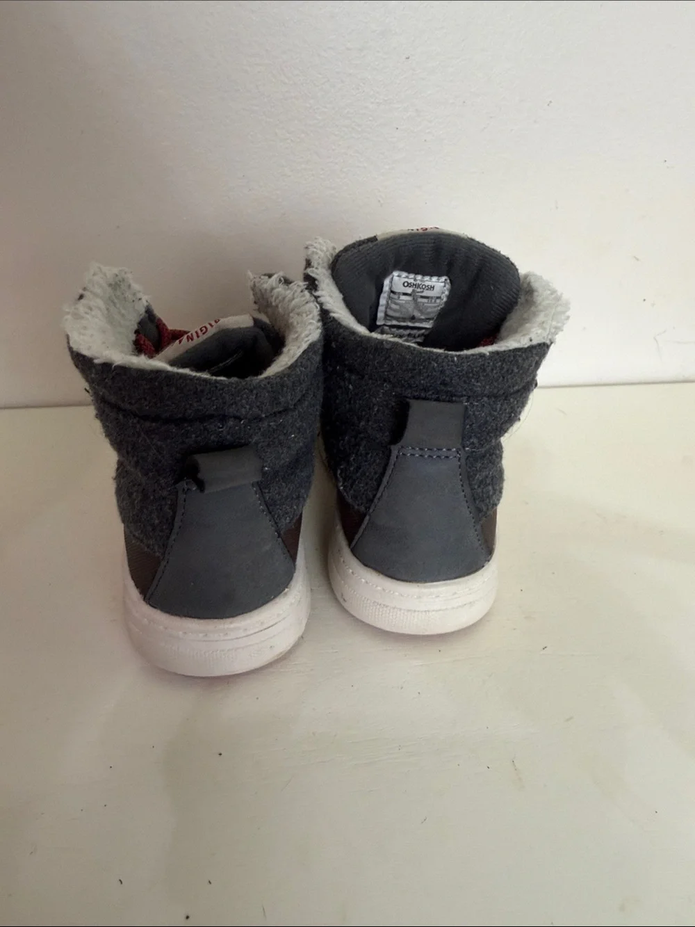 (S- ) OshKosh B'gosh Brown & Gray Kids Lace-Up Boots with Red Laces